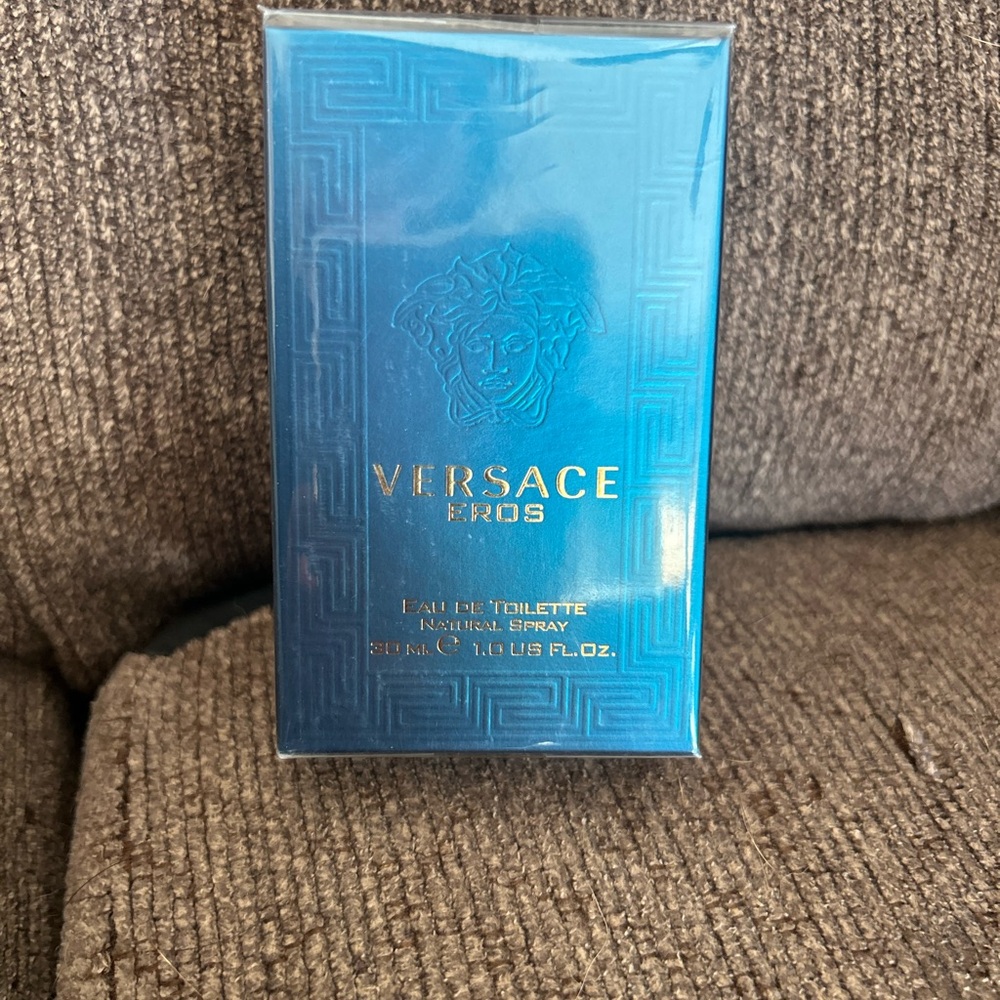 Versace Eau de Toilette in Vibrant Blue